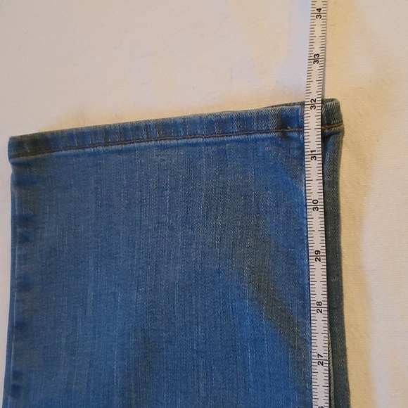 L.L. Bean Faded Blue BeanFlex Standard Fit Sz. 38x32 Jeans - Picture 6 of 12